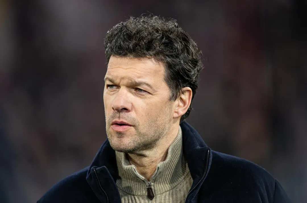 BAYERN IST KEIN WARTESAAL FÜR REAL! Ballack verteidigt Karl – doch eine Sache muss klar sein!