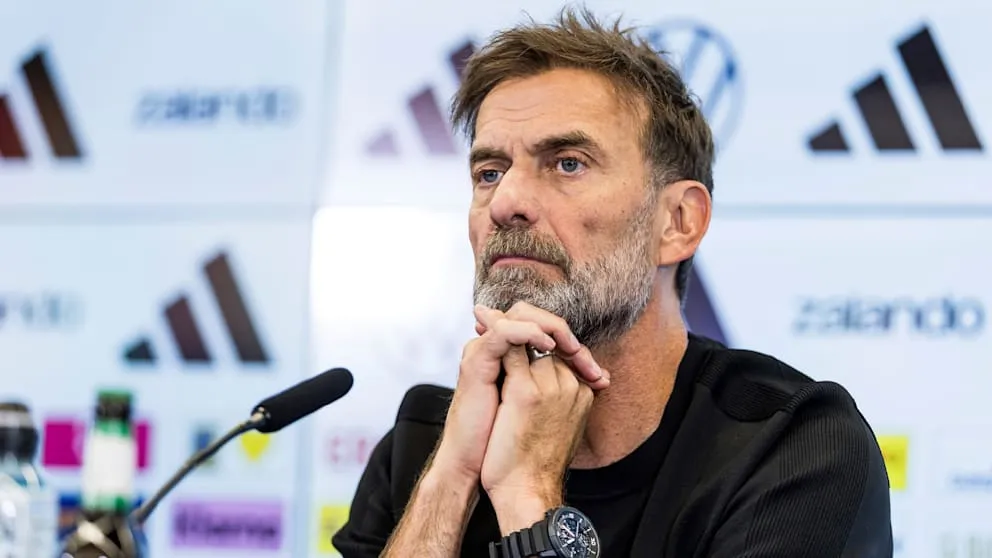 KLOPP-WATSCHN FÜR BAYERN-TAKTIK: „Du machst uns den Nationalspieler kaputt!“ – Kompany musste dem Bundestrainer Versprechen abgeben!