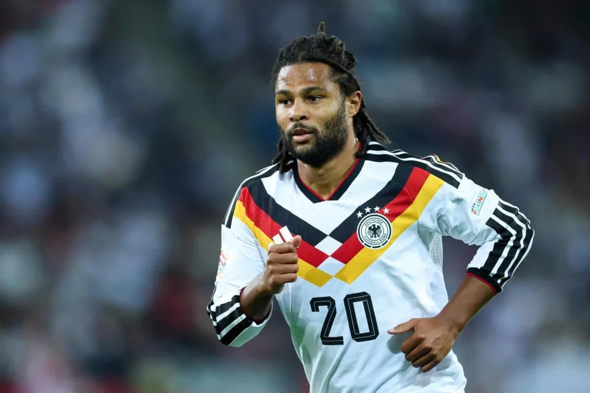 TROTZ AMSTERDAM-BLACKOUT! Klopp spricht Machtwort um Bayern-Star Gnabry: Warum der DFB-Boss seinen Liebling eisern verteidigt!