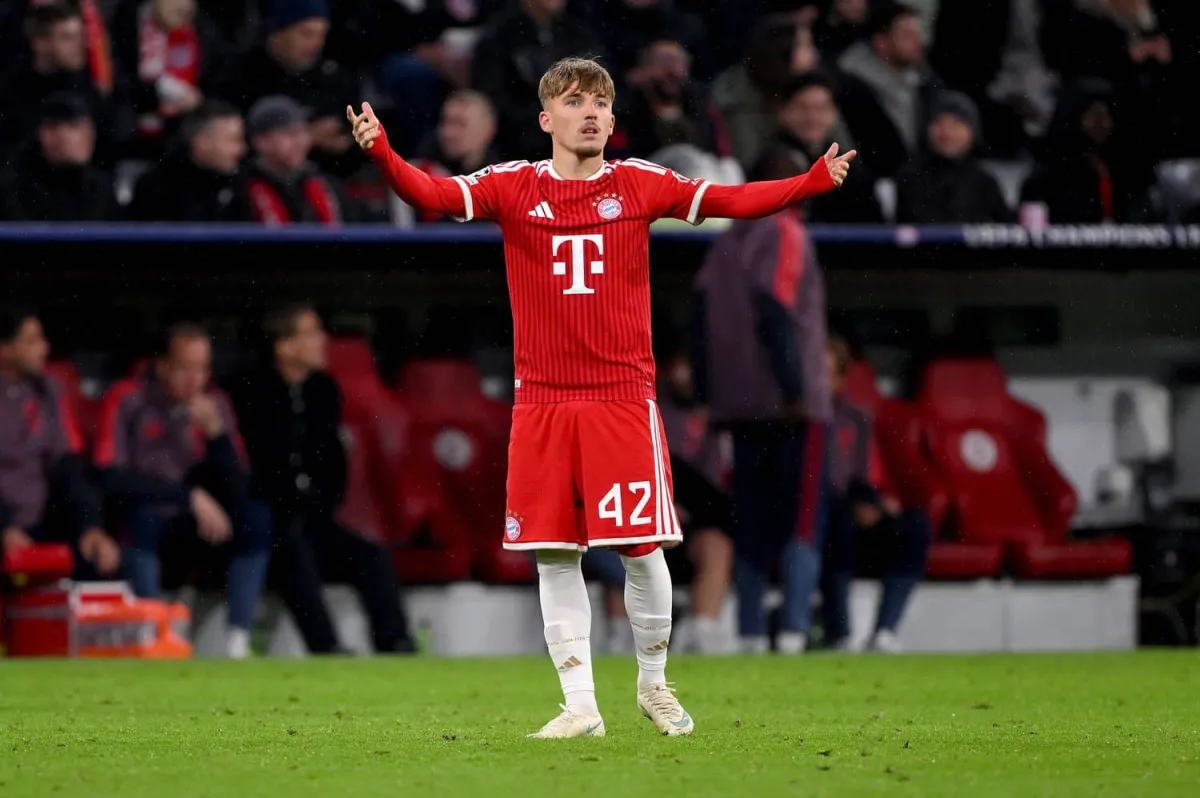 MIT 18 SCHON DER SÜNDENBOCK? Die Karl-Debatte bei Bayern wird zu einfach!