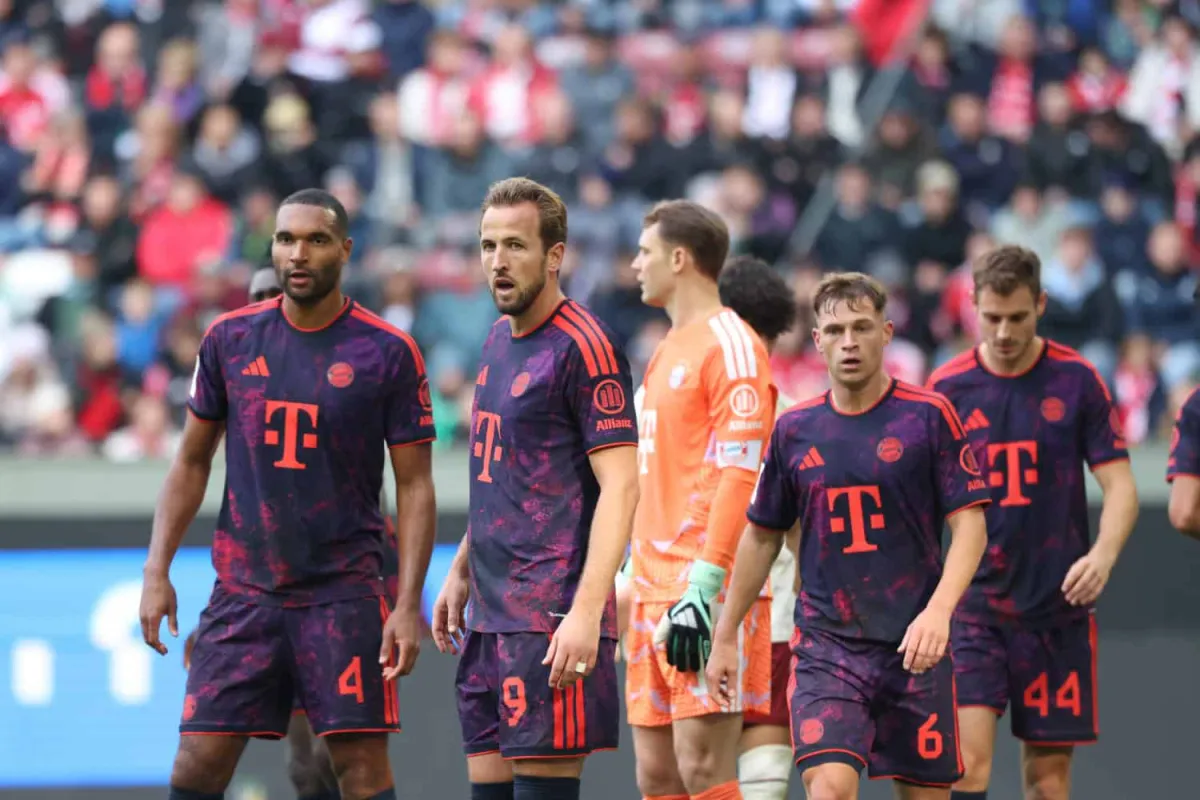 BLAMAGE-PFEIFKONZERT IM DERBY! 8,4-Sekunden-Horror und aberkanntes Hattrick-Drama: Bayern stolpert in Augsburg – Jetzt gibt’s die Noten-Watschn!