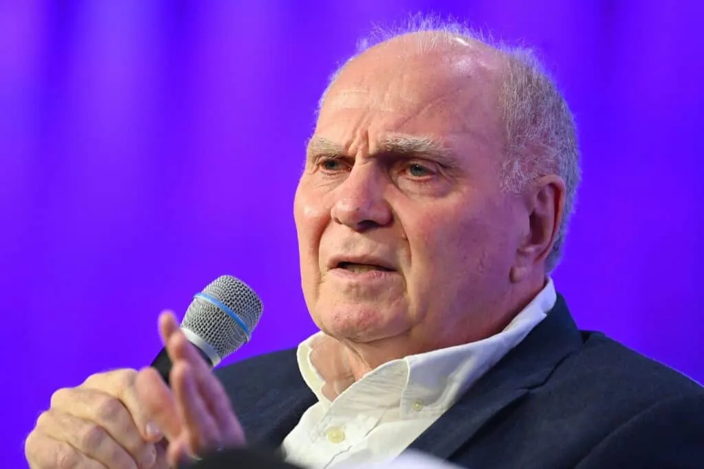 ABRECHNUNG VOM TEGERNSEE! Hoeneß knöpft sich Bayern-Juwel Karl vor